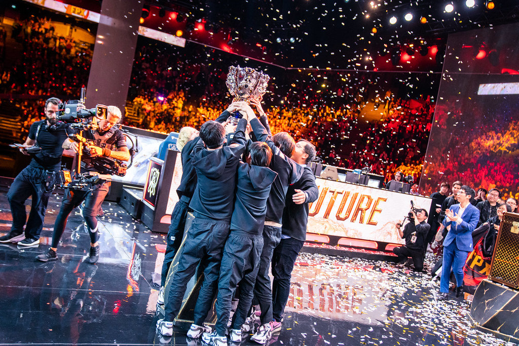 TES对战RNG：Rookie三度遭单杀，WEI等级落后五级，TheShy致命失误葬送比赛